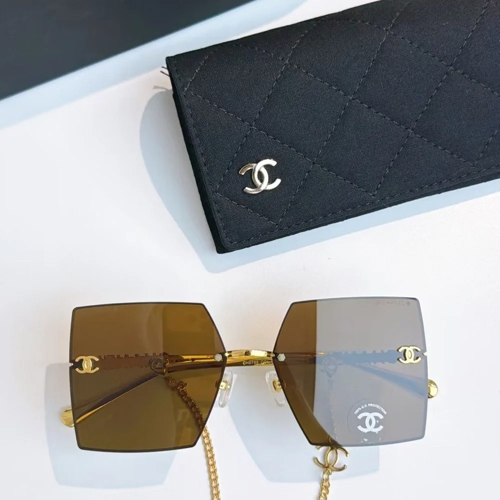Louis Vuitton Sunglasses - Picture 2 of 3